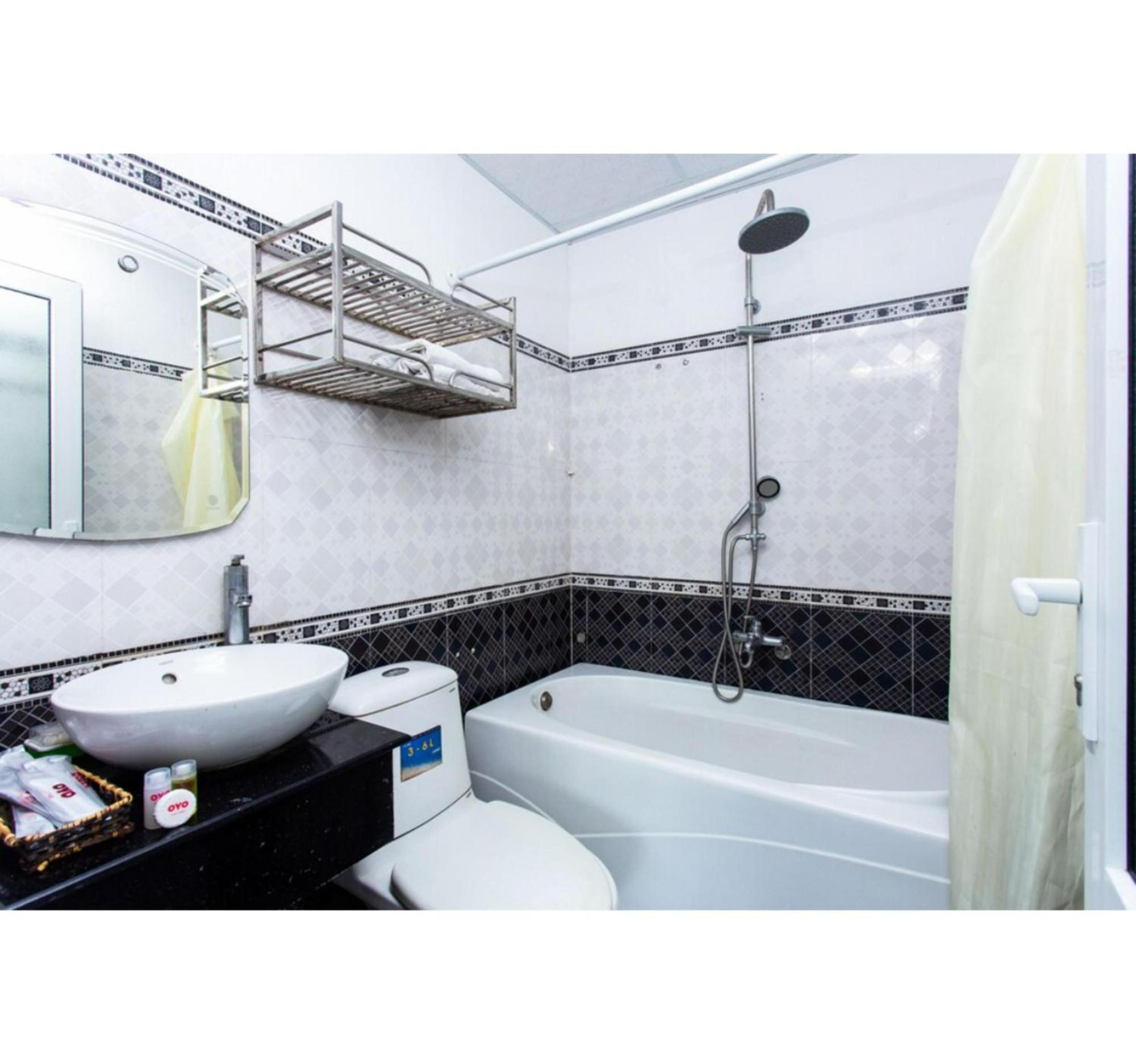 Oyo 553 Truong Giang Hotel Дананг Экстерьер фото